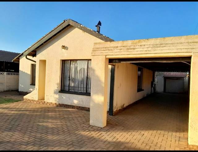 3 BEDROOM HOUSE FOR SALE IN KAGISO